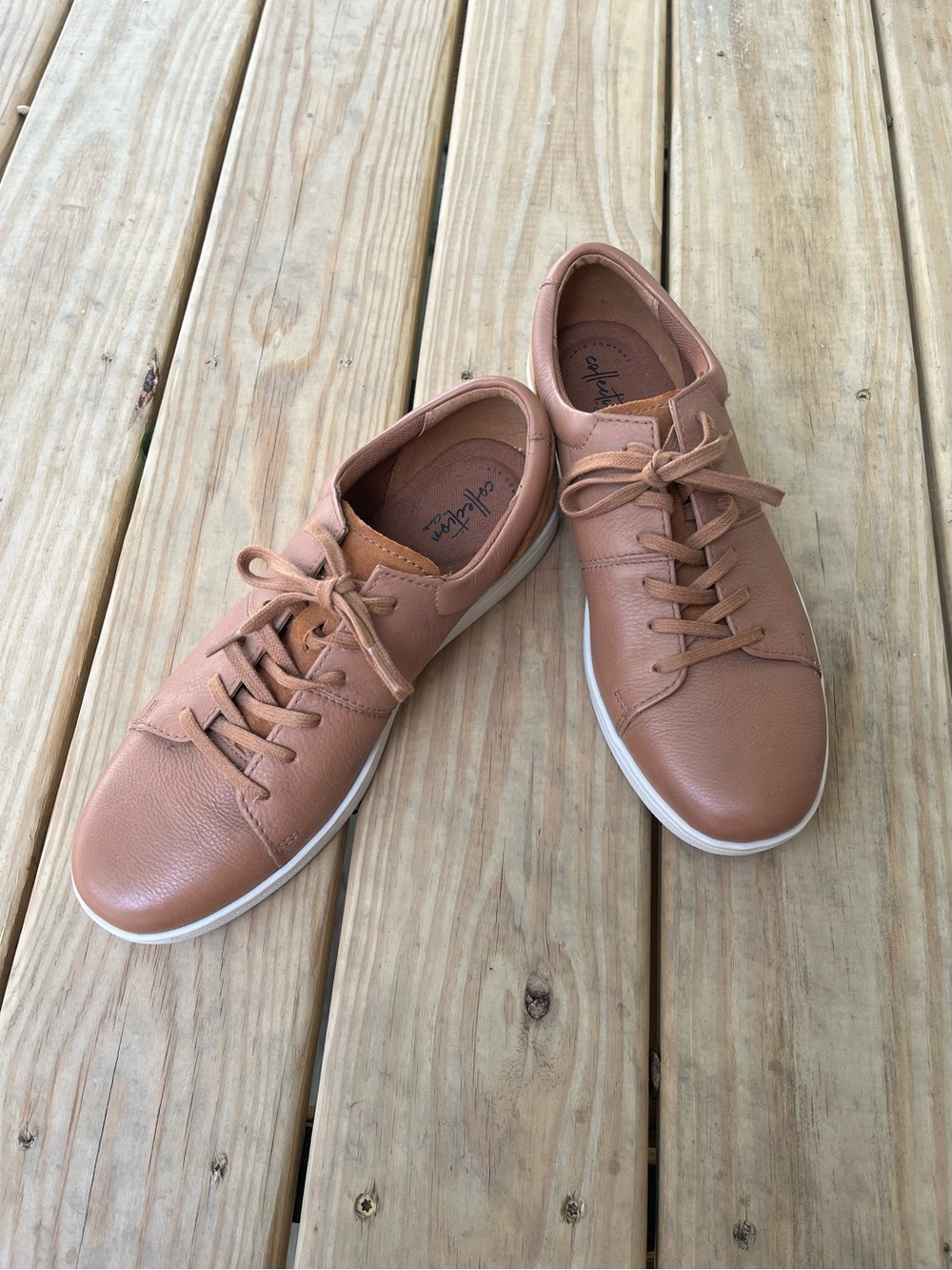 Clarks Men's Light Brown Leather Lace-Up Sneakers